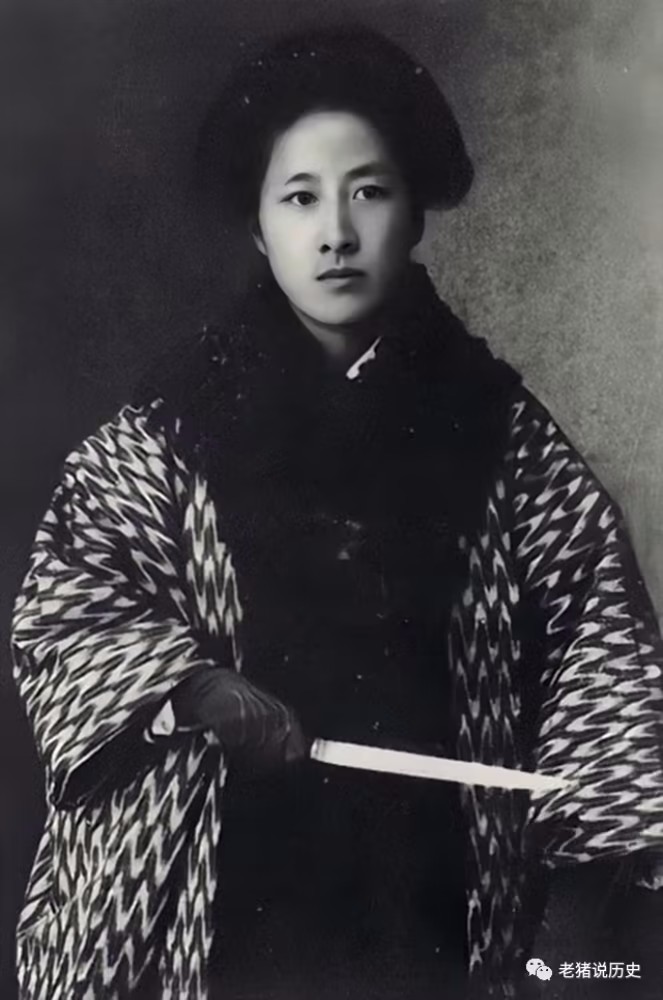 她是孙中山最好的朋友,也是一代女英雄。她在32岁时勇敢地死去,留下了两个孩子