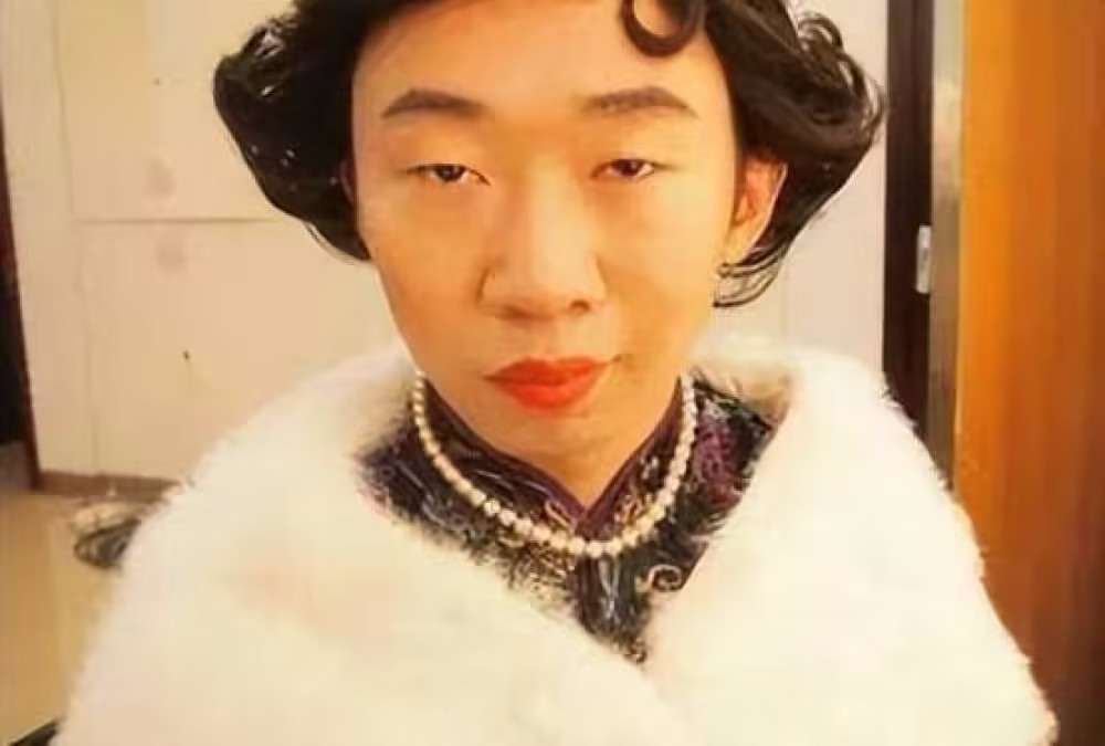 娱乐圈新年第一瓜,明星照。消息称,推测“著名丑星”躺着